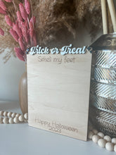 Load image into Gallery viewer, Footprint Halloween sign
